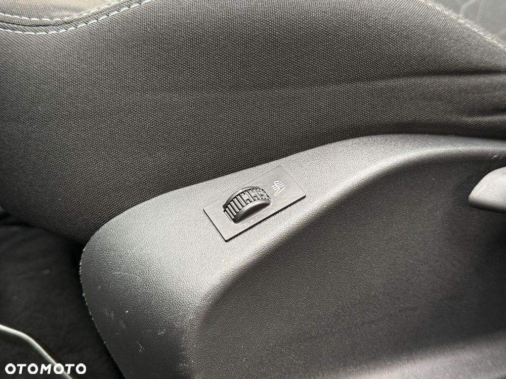 Peugeot 2008 1.2 Pure Tech Active S&S EAT6 - 19