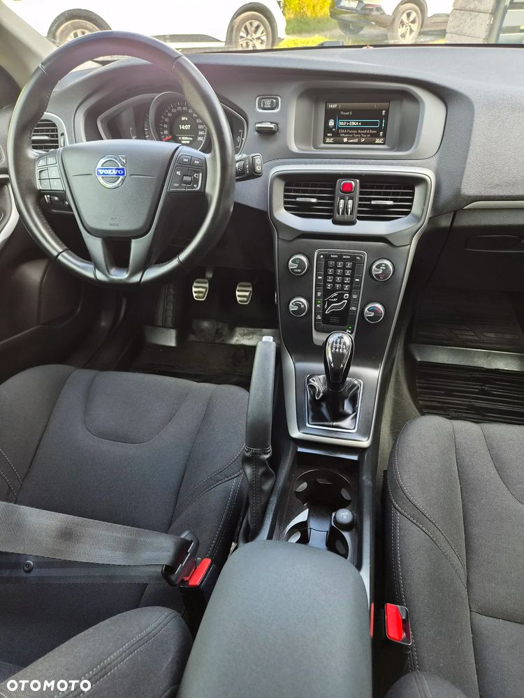 Volvo V40 D2 Drive-E Momentum - 11