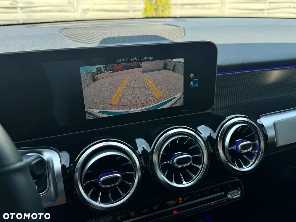 Mercedes-Benz GLB 250 4Matic 8G-DCT - 13