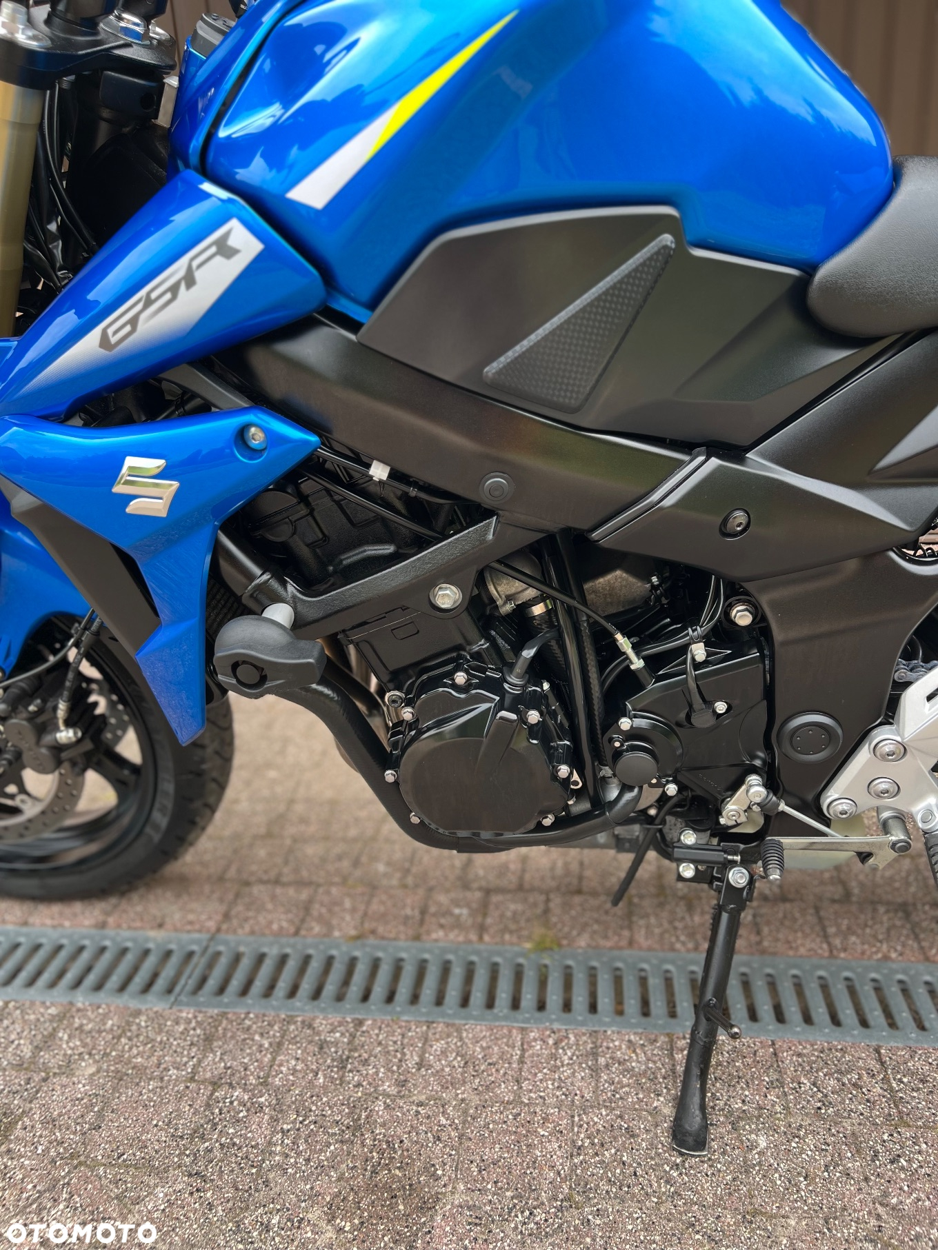 Suzuki GSR - 6