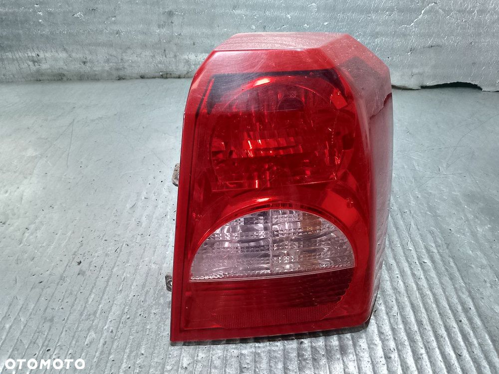 LAMPA TYLNA PRAWA DODGE CALIBER 320078B  05303752A  05303880A - 1