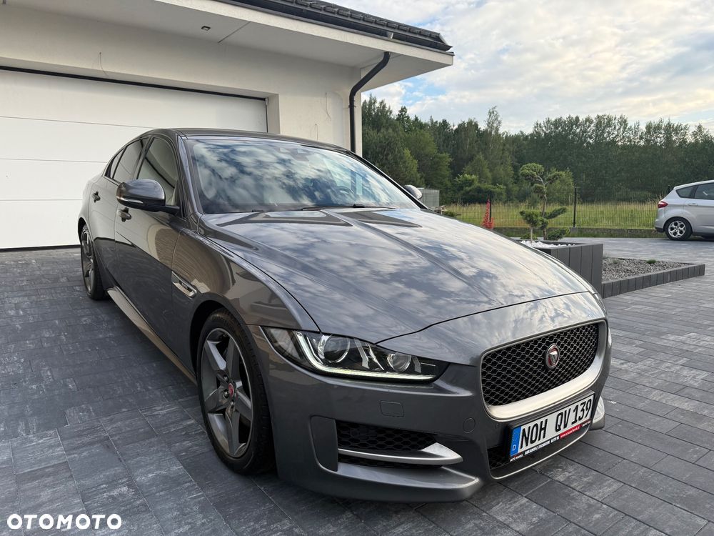 Jaguar XE 2.0 D R-Sport - 7