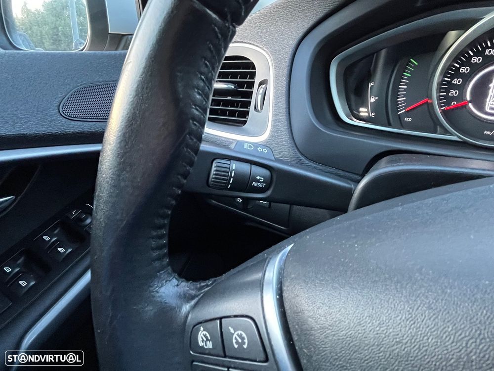 Volvo V40 2.0 D3 Momentum - 11