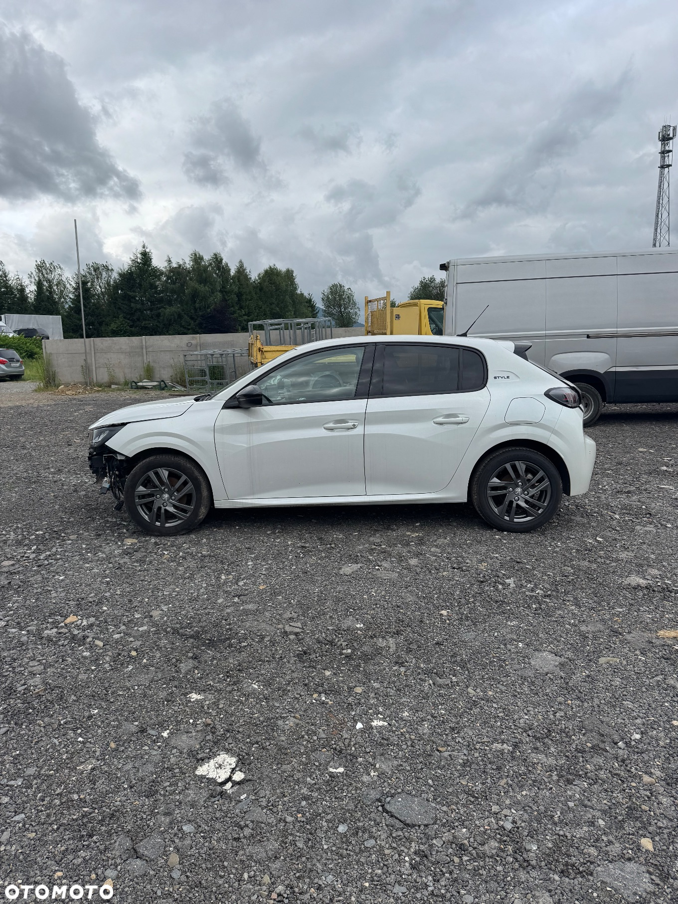 Peugeot 208 - 17