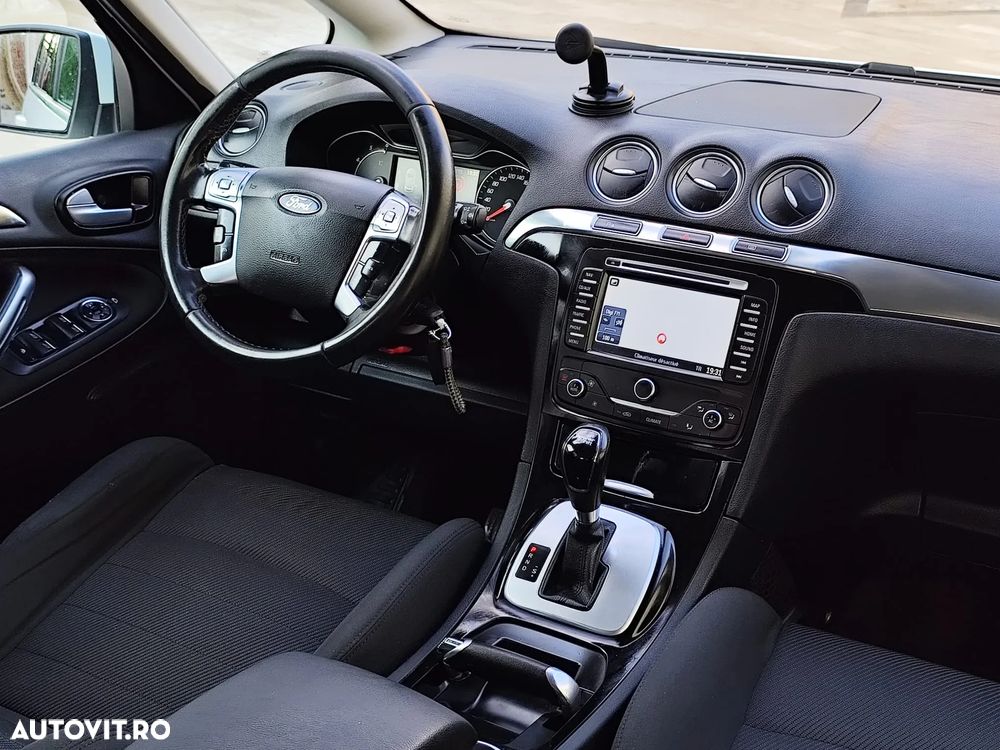 Ford S-Max - 12