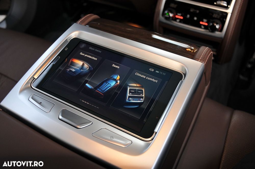 BMW Seria 7 740e iPerformance - 24