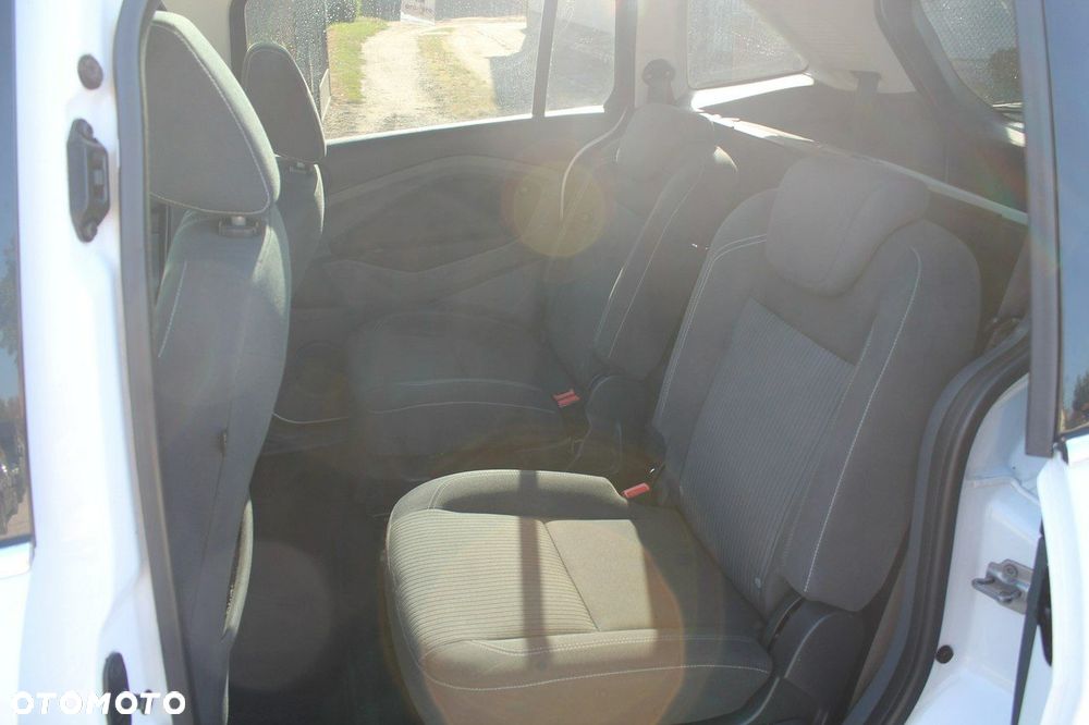 Ford Grand C-MAX - 11