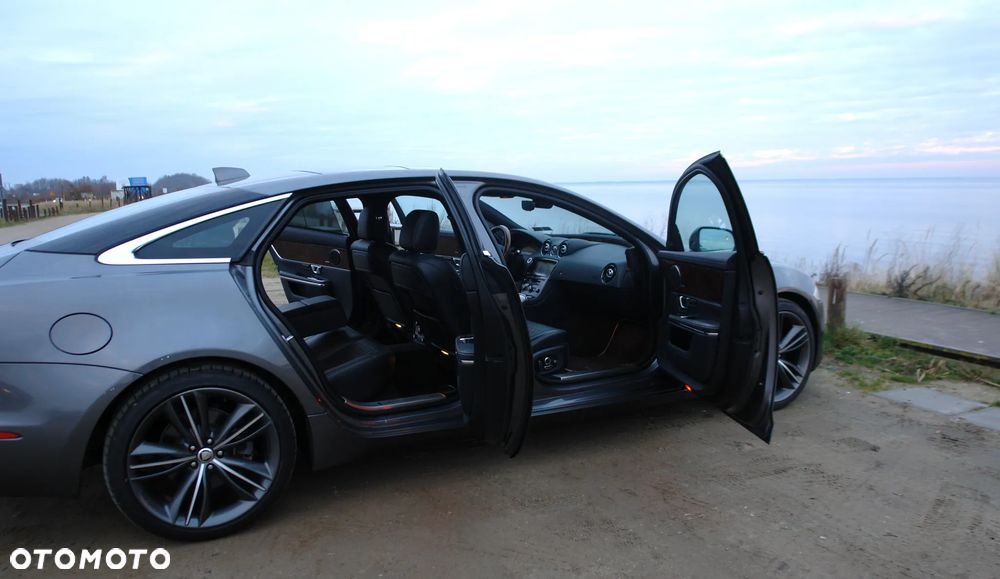 Jaguar XJ 3.0 T AWD LWB Premium Luxury - 14