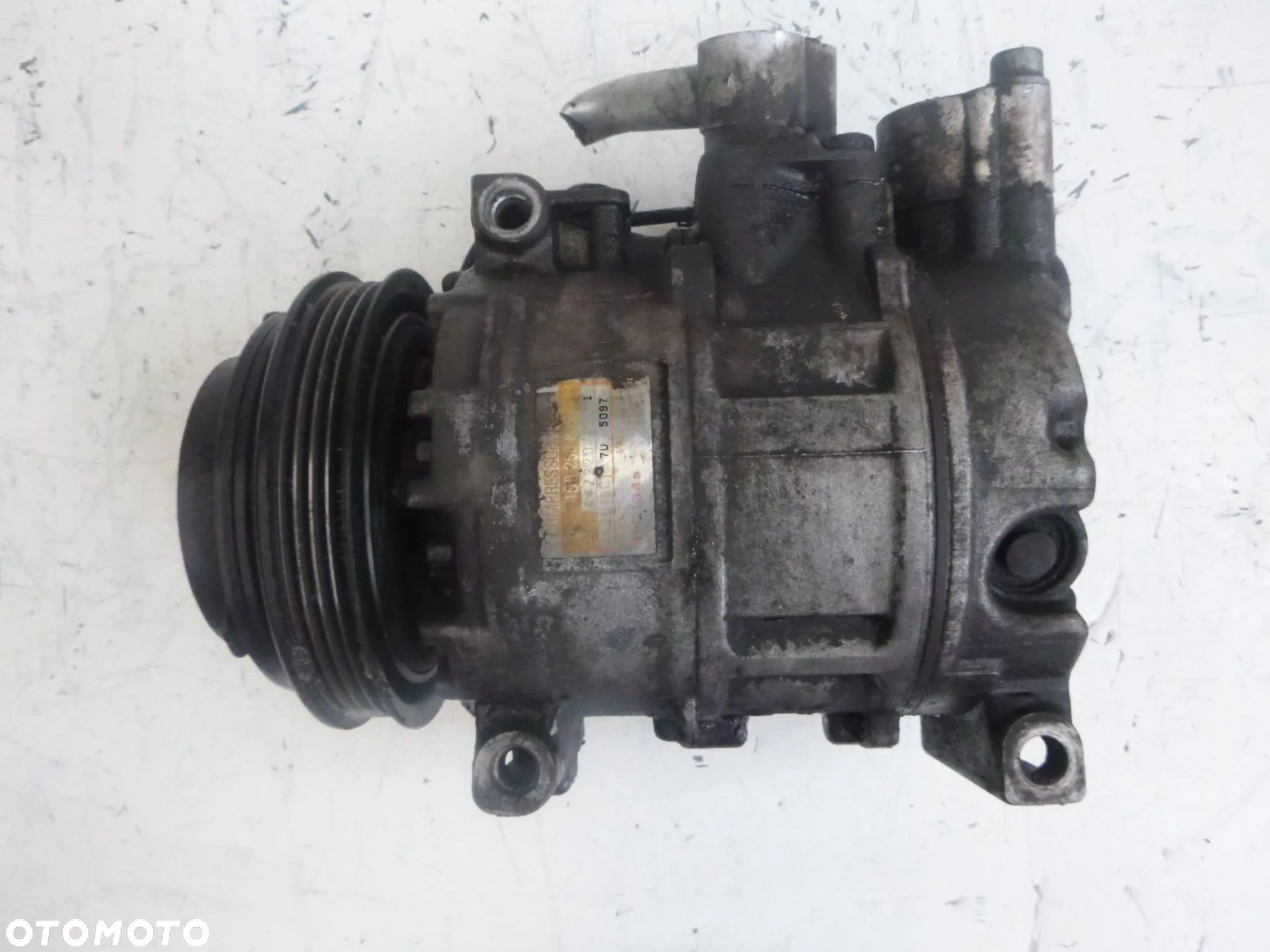 Audi A6 C5 2,5 TDI sprężarka klimatyzacji 4B0260805C - 1