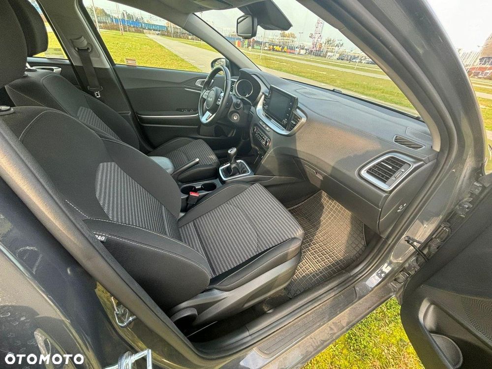 Kia Ceed 1.5 T-GDI M - 13