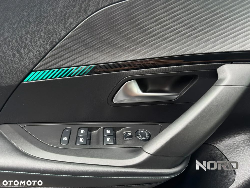 Peugeot 2008 PureTech 130 EAT8 Allure - 17