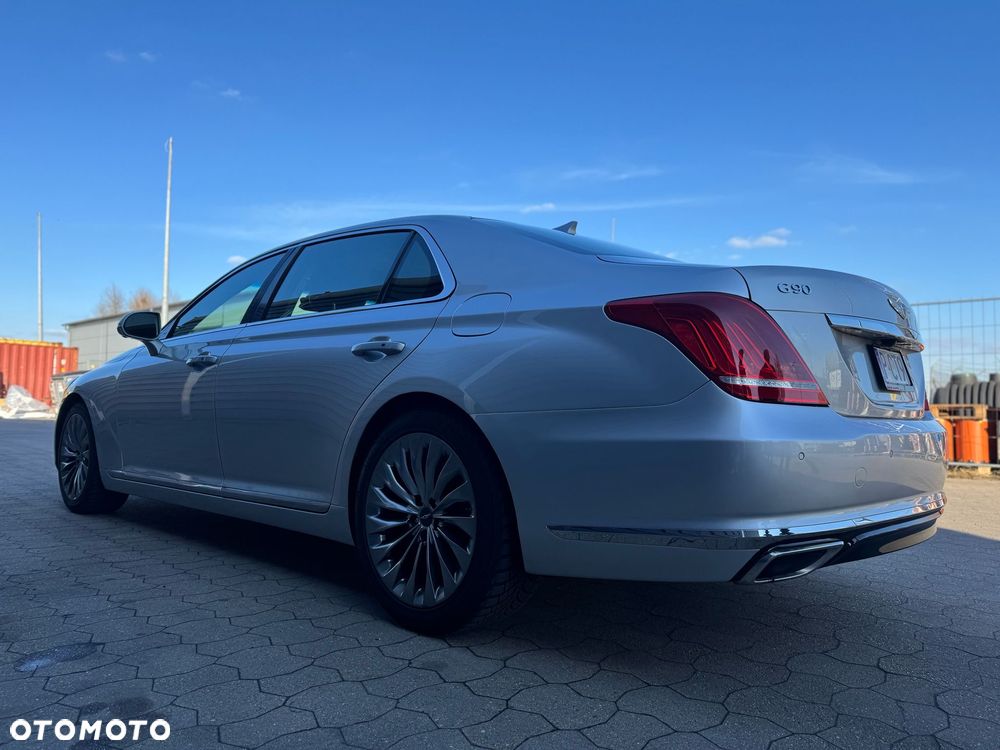 Genesis G90 - 10