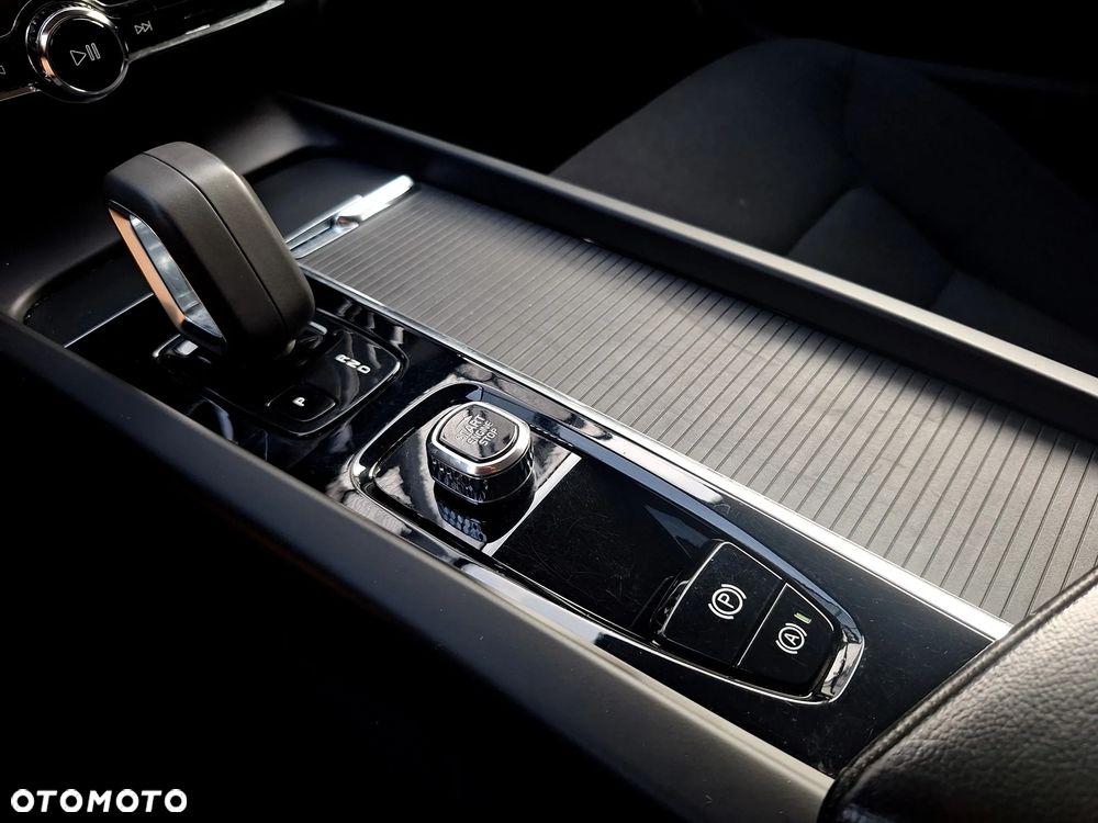Volvo V60 B4 D Momentum Pro - 33