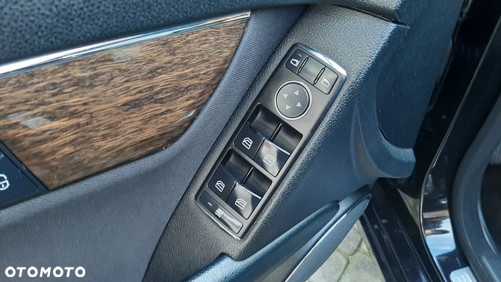 Mercedes-Benz Klasa C 180 BlueEFFICIENCY Elegance - 34