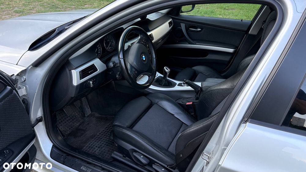 BMW Seria 3 320i - 12