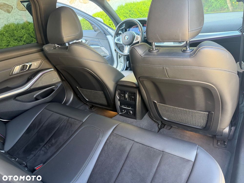 BMW Seria 3 330d M Sport - 12