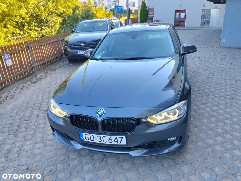 BMW Seria 3 320i Luxury Line - 6