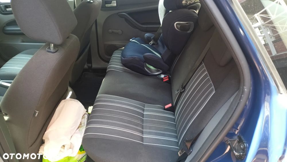 Ford Focus 1.6 16V Style - 11