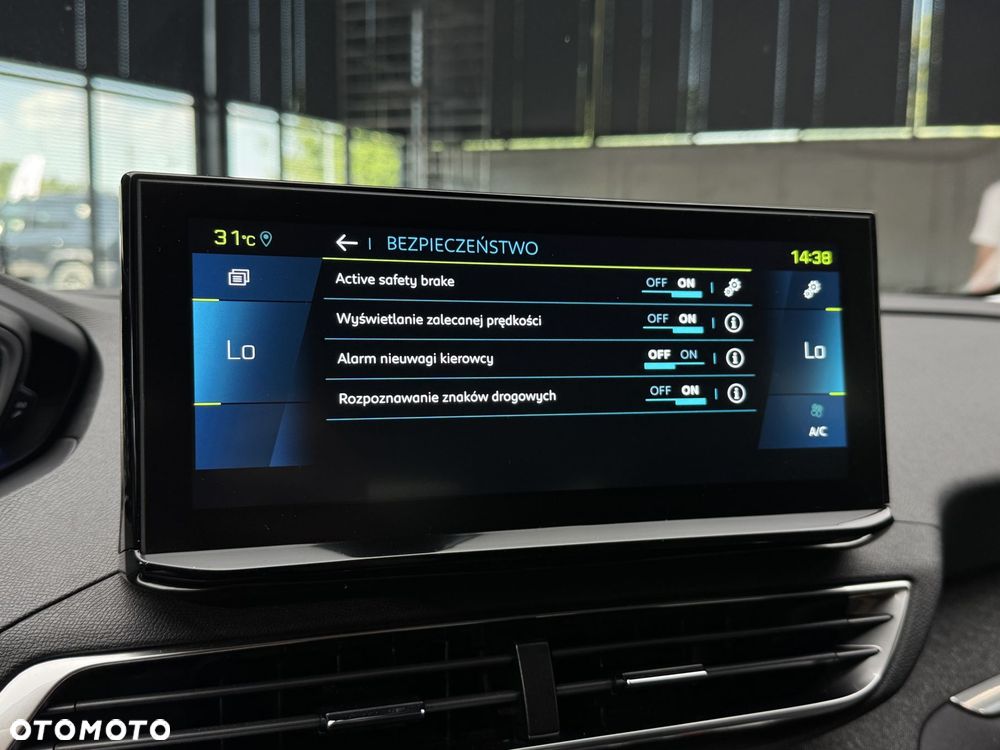 Peugeot 3008 1.6 PureTech Hybrid PHEV Allure S&S EAT8 - 37
