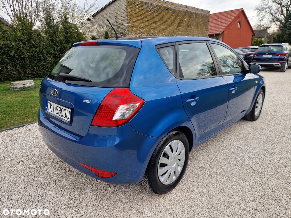 Kia Ceed 1.4 CVVT Dream-Team Edition - 11