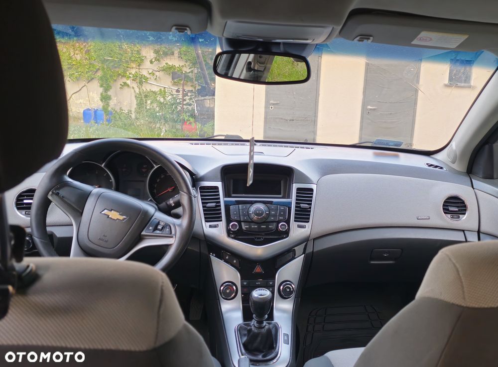 Chevrolet Cruze 1.6 LS - 9