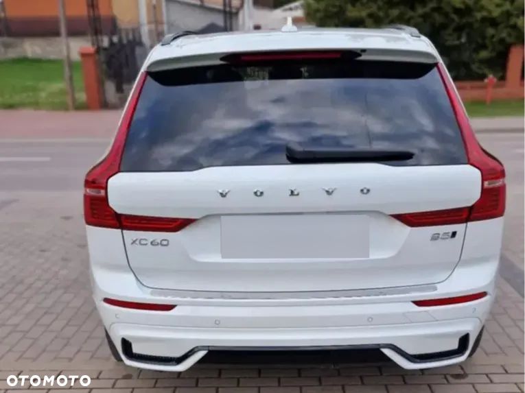 Volvo XC 60 B5 B AWD Plus Dark - 6