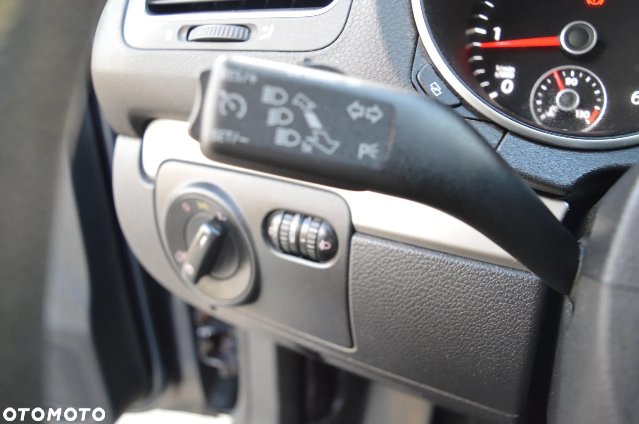 Volkswagen Golf 1.6 TDI DPF Comfortline - 17