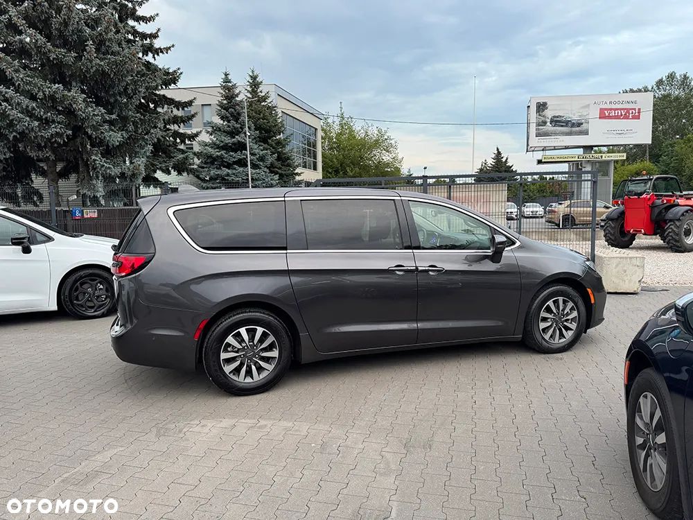 Chrysler Pacifica - 4