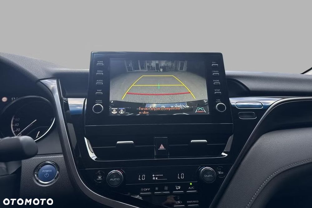 Toyota Camry Luxury - 16