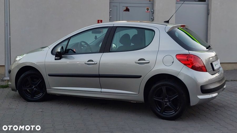 Peugeot 207 - 8