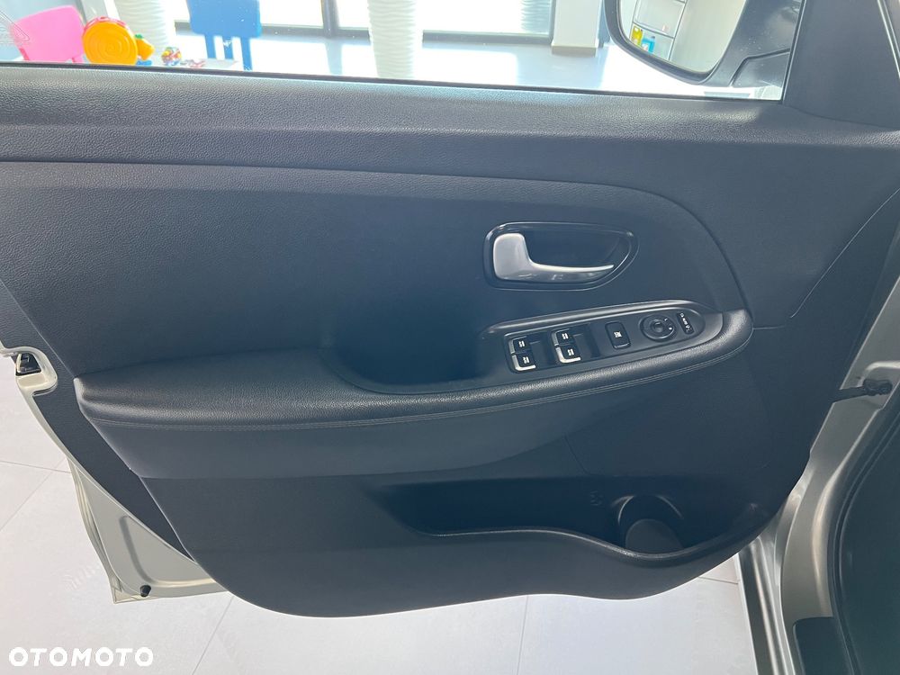 Kia Carens - 23