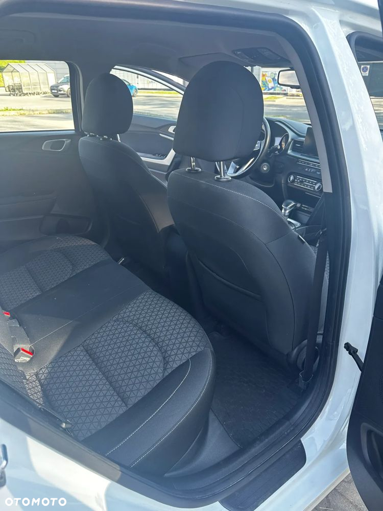 Kia Ceed - 11