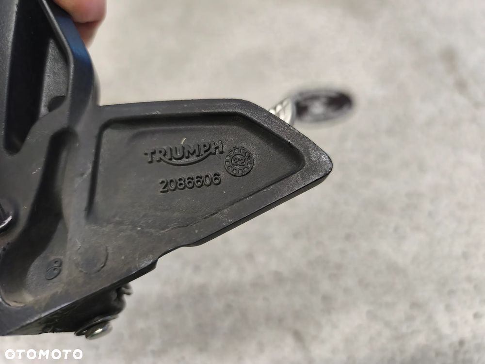 Set prawy tył, podnóżek pasażera Triumph Trident 660 2022 - 11