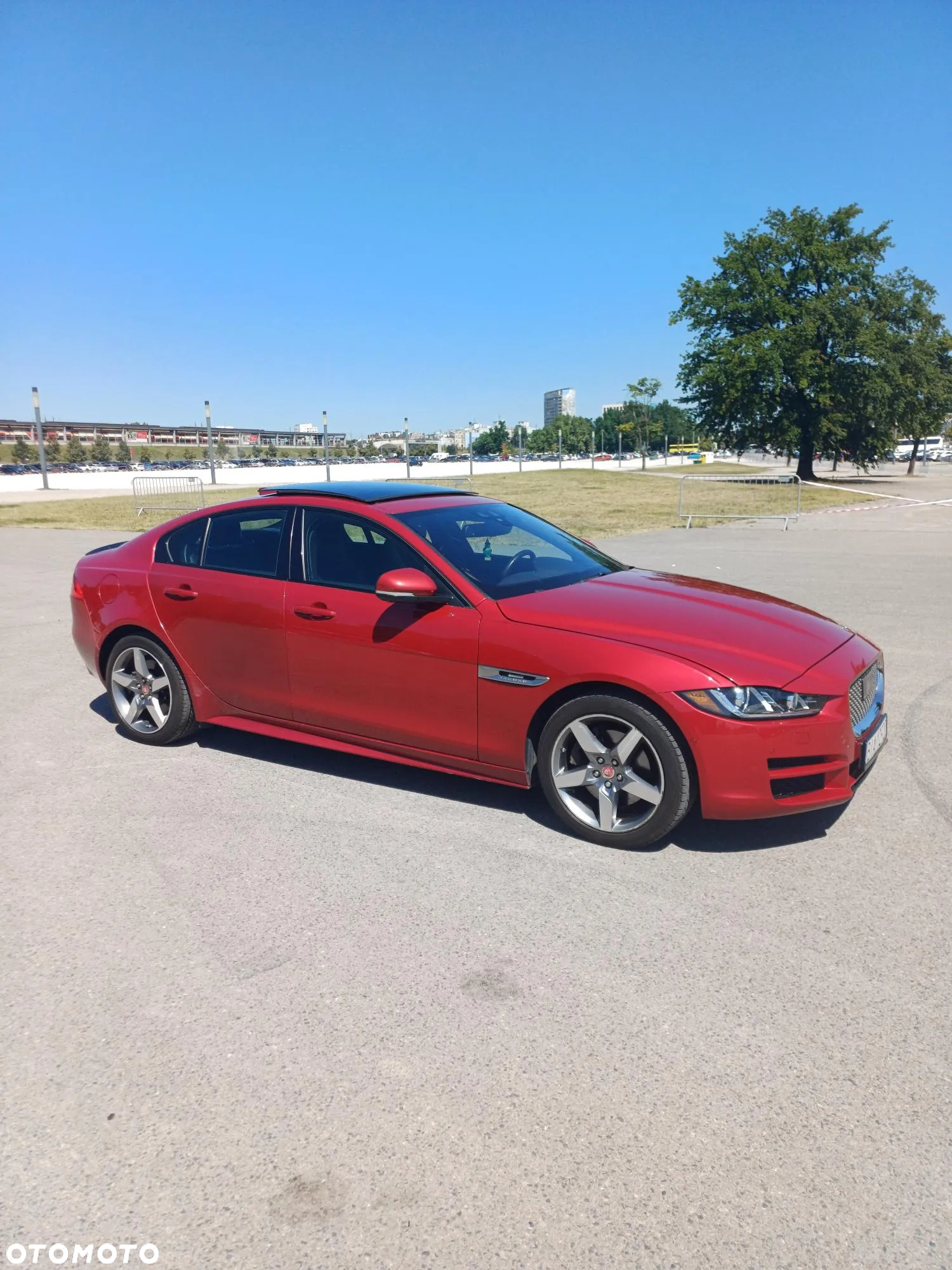 Jaguar XE 2.0 T R-Sport - 3