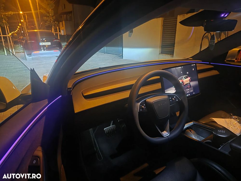 Tesla Model 3 - 6