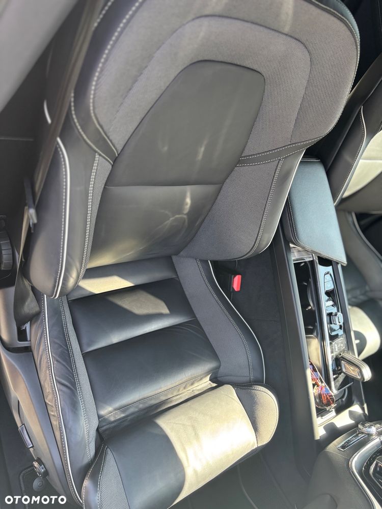 Volvo XC 60 B5 D AWD R-Design - 9