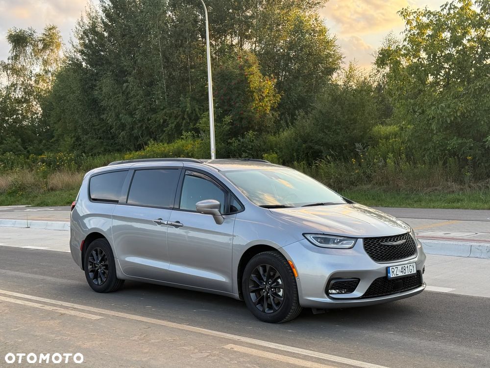 Chrysler Pacifica - 1