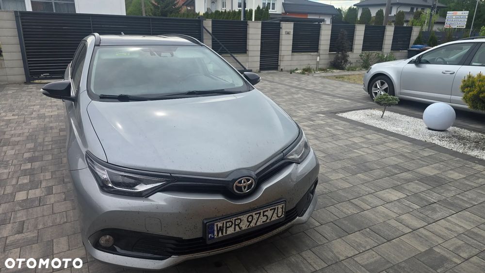 Toyota Auris 1.6 Selection - 1