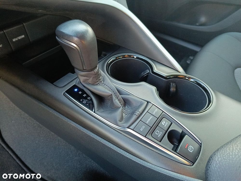 Toyota Camry 2.5 Hybrid Comfort CVT - 21