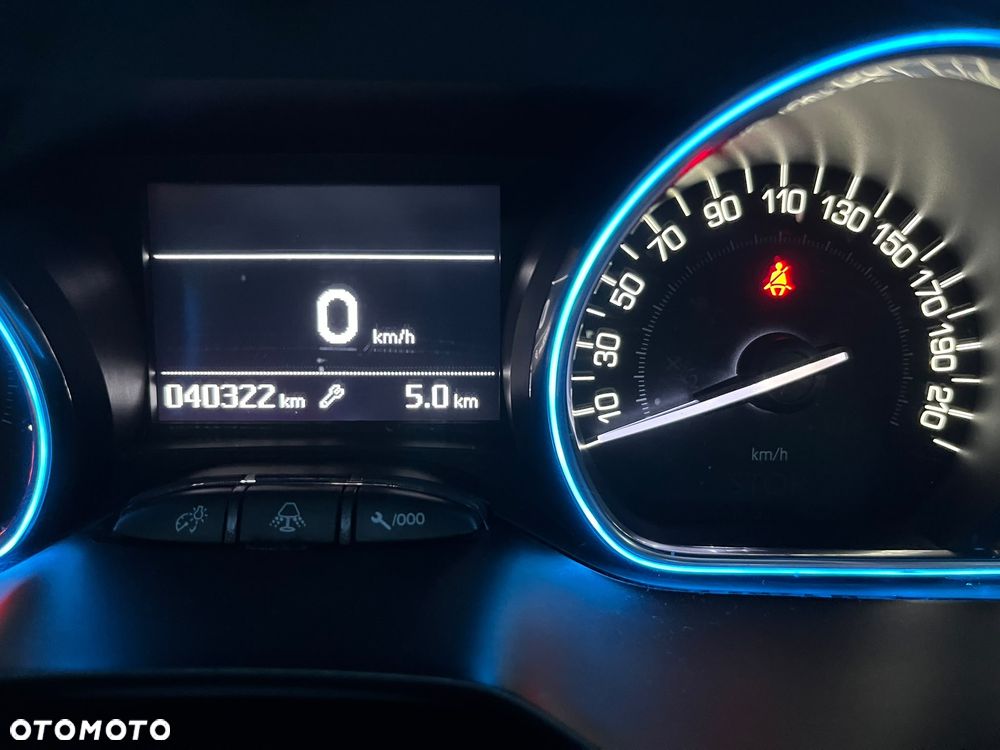 Peugeot 2008 1.2 Pure Tech Active S&S - 10