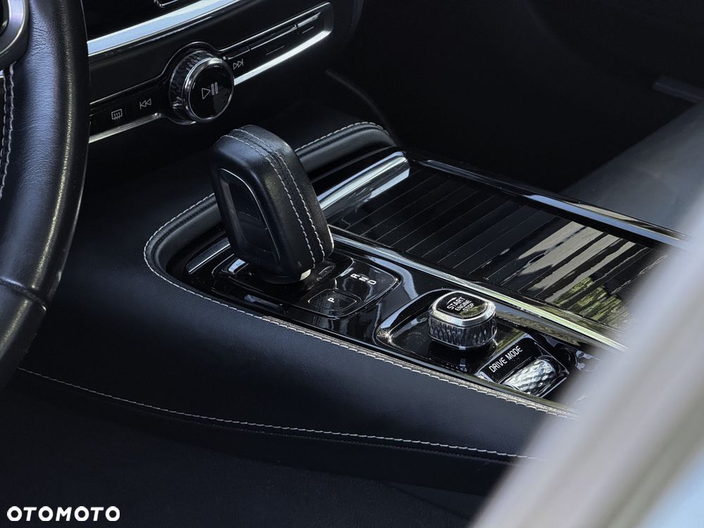 Volvo V60 T8 AWD Recharge Geartronic RDesign - 24