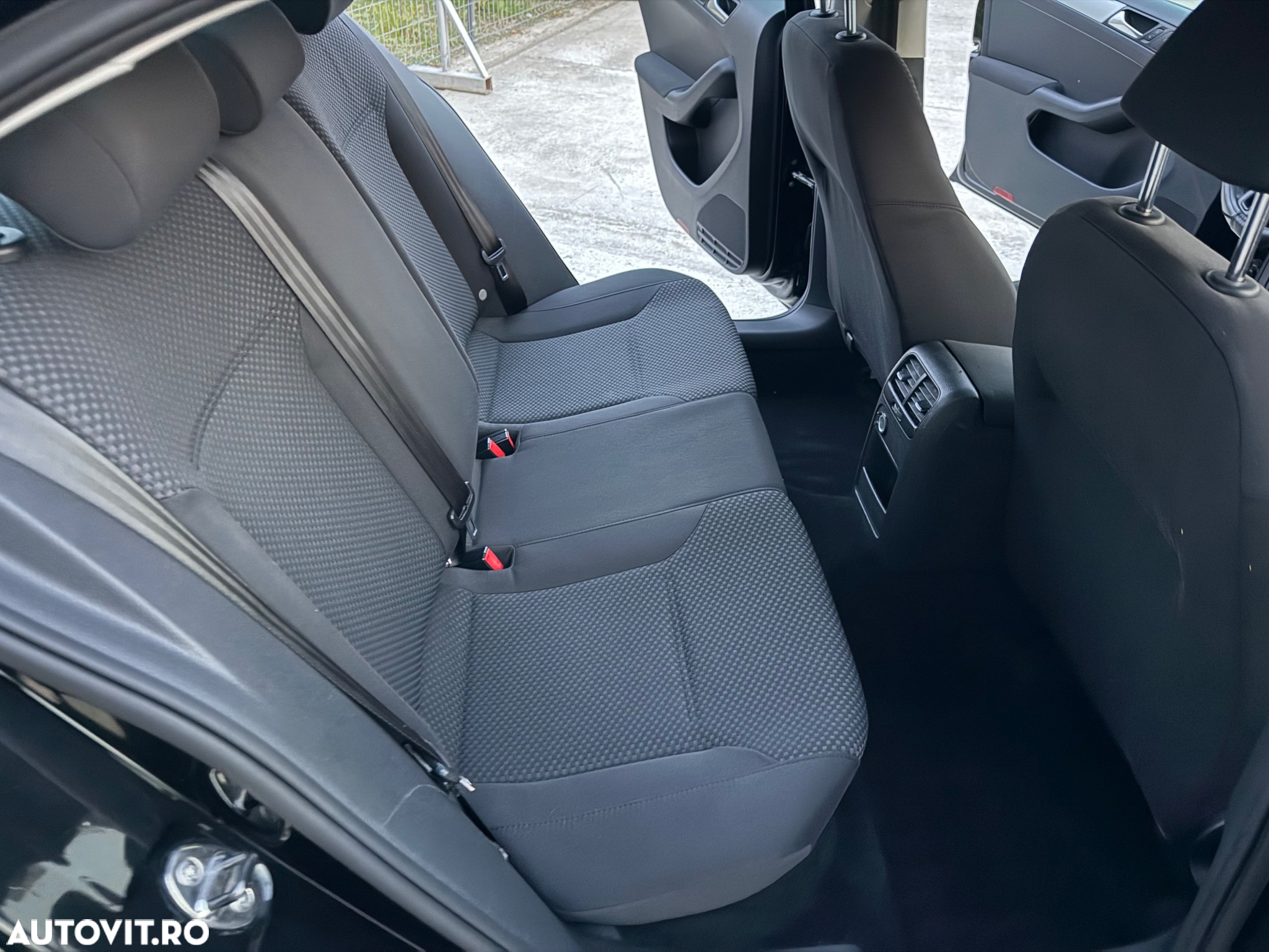 Volkswagen Jetta 1.6 TDI Blue Motion Technology Comfortline - 10