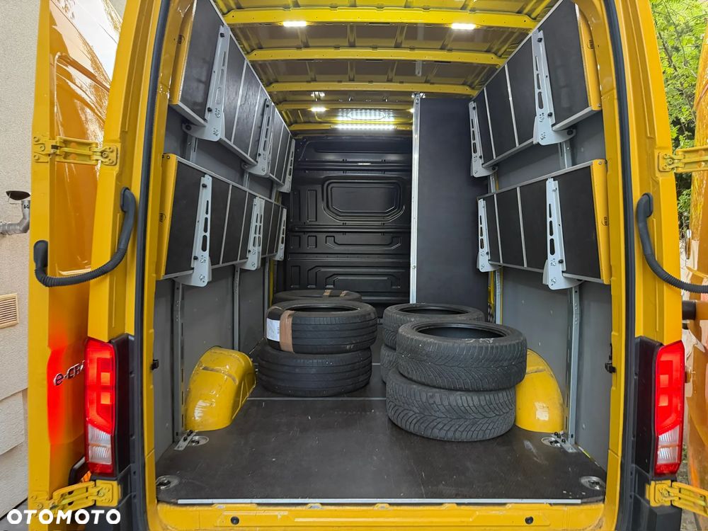 Volkswagen E-CRAFTER - 33