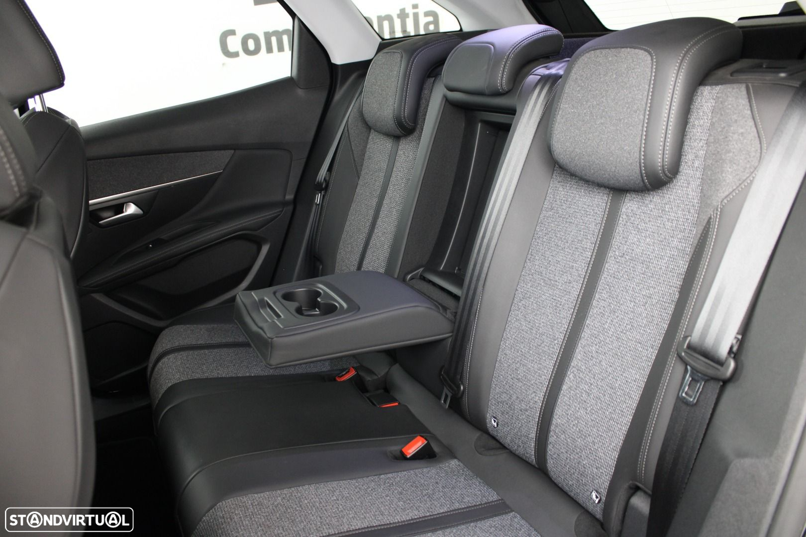 Peugeot 3008 1.5 BlueHDi Allure EAT8 - 28