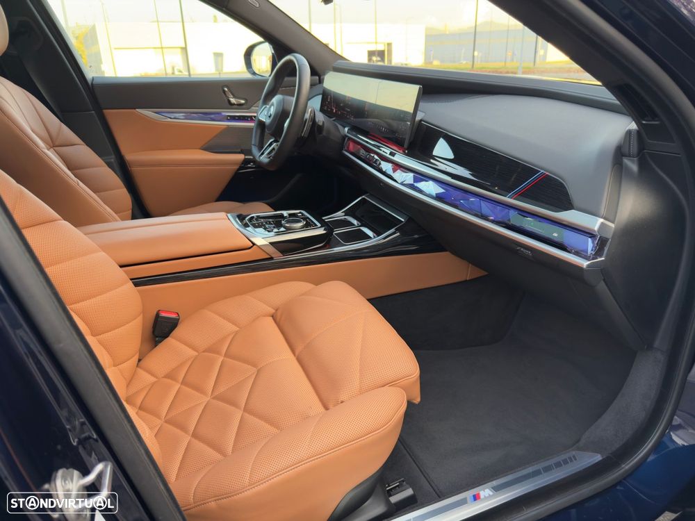BMW 750 - 30