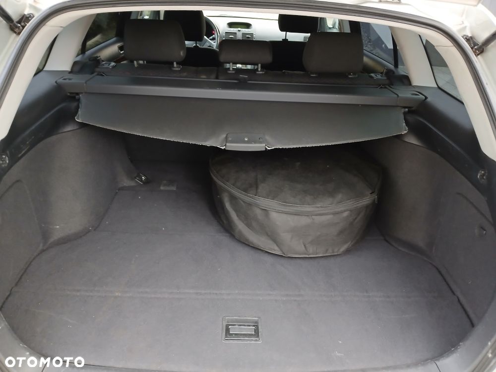Toyota Avensis - 7