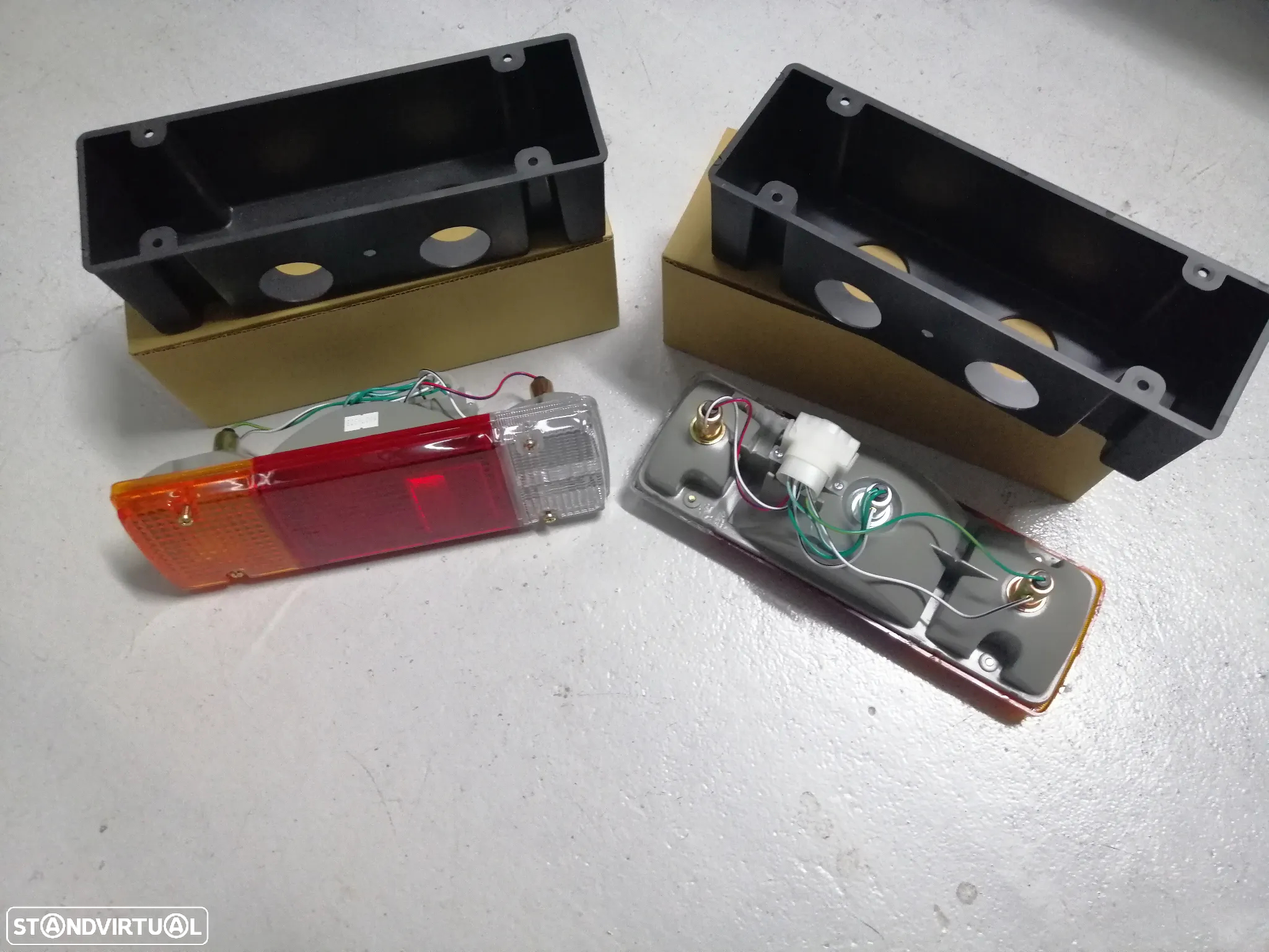 Kit de farolins de trás Toyota Dyna 150 , 250 ,280  Hilux Completos - 2