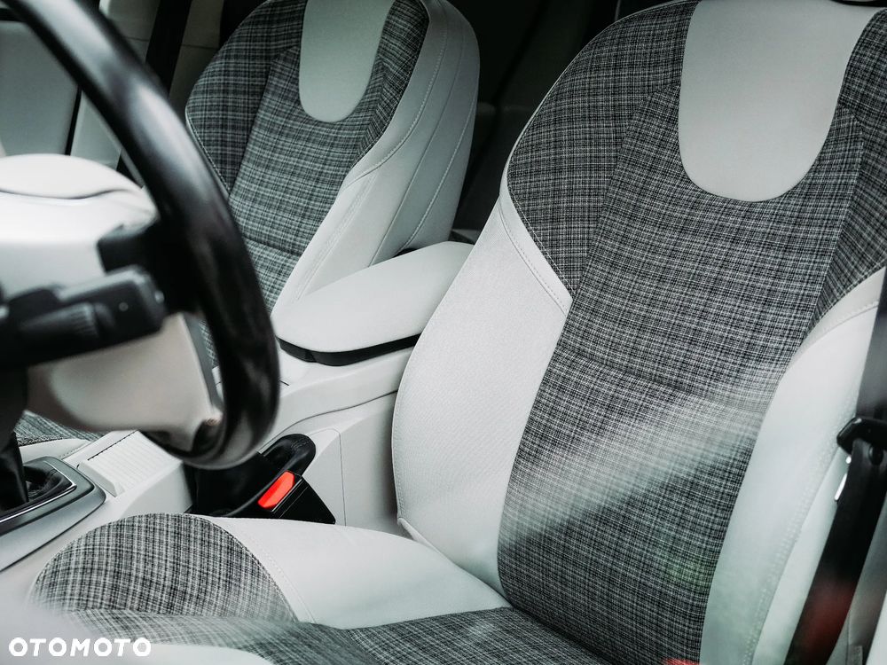 Volvo V40 D2 Drive-E Momentum - 17