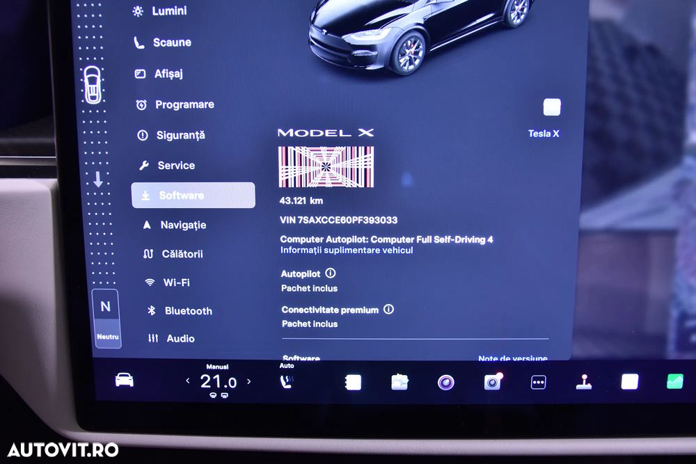 Tesla Model X - 10