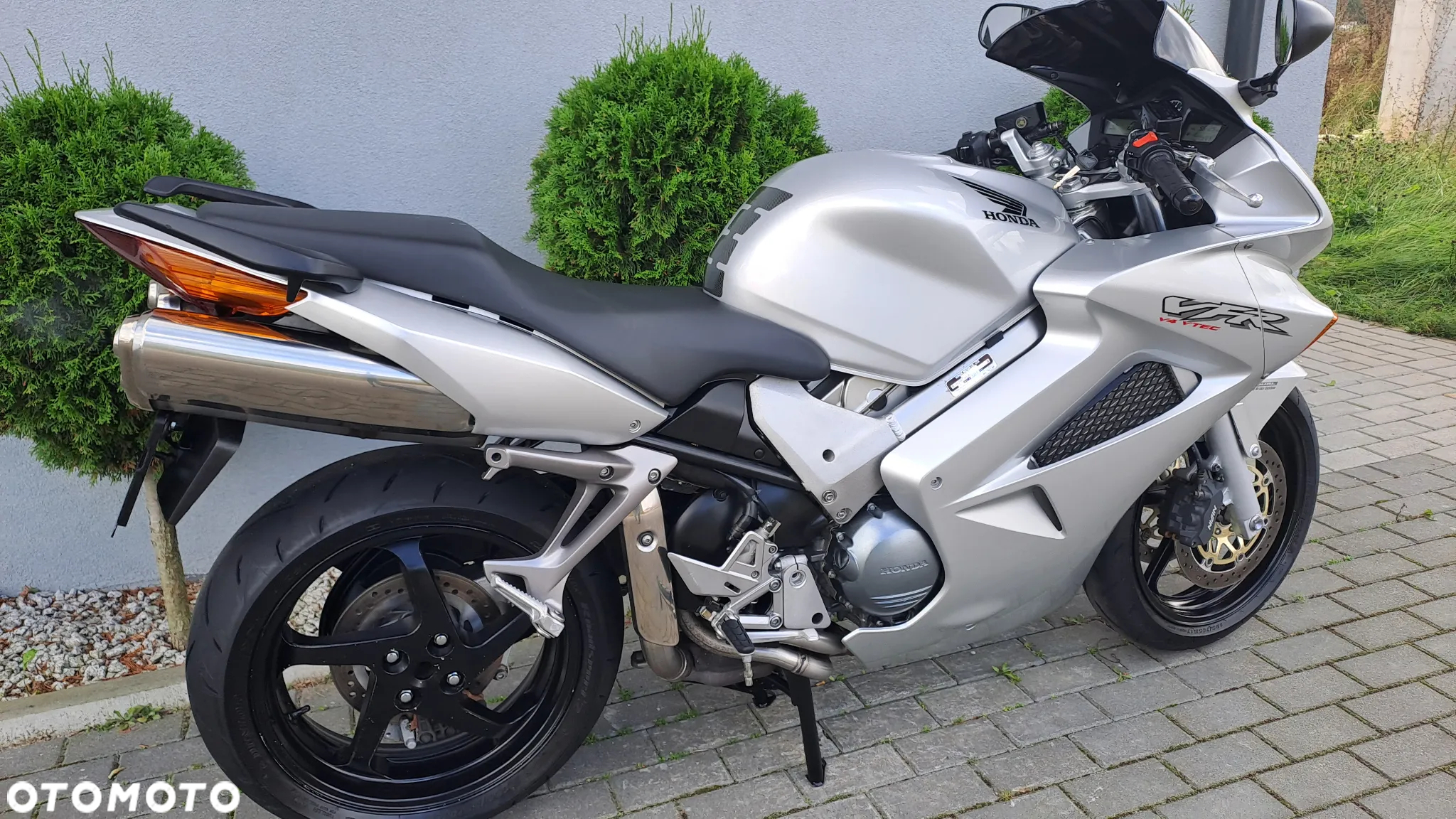 Honda VFR - 4